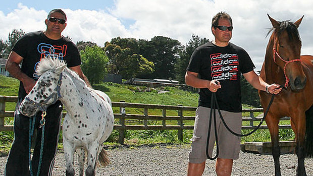 El entrenador de los Highlanders, Jamie Joseph, y el entrenador de los Chiefs, Dave Rennie, en 2011.