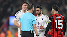 BOURNEMOUTH, ENGLAND - MARCH 20: Manchester United's Bruno Fernandes appeals to referee Stuart Attwell after Harry Maguire had received a red card during the Premier League match between Bournemouth and Manchester United at Vitality Stadium on March 20, 2026 in Bournemouth, United Kingdom. (Photo by Rob Newell - CameraSport via Getty Images)