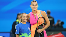 Aryna Sabalenka poses with Ava Sultana ahead of the semi final.