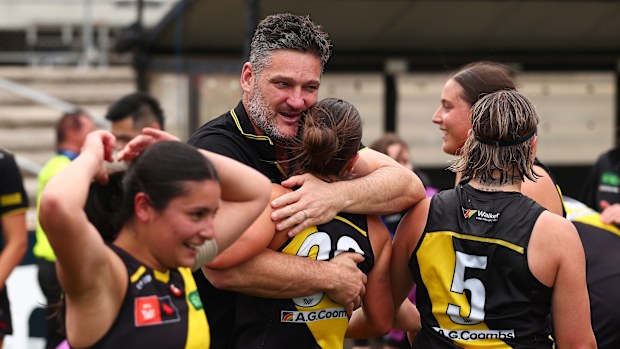 Brendan Fevola working with Richmond's AFLW team in 2025.