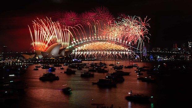 Fireworks light up the skies above Sydney Harbour at midnight on New Year's Eve. 31st December 2022 