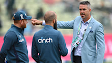 Kevin Pietersen chats to Moeen Ali and Jonny Bairstow of England.