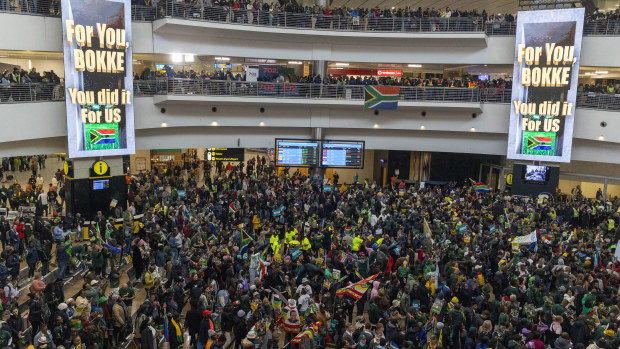 Fans wait for the Springboks to arrive at OR Tambo International Airport.