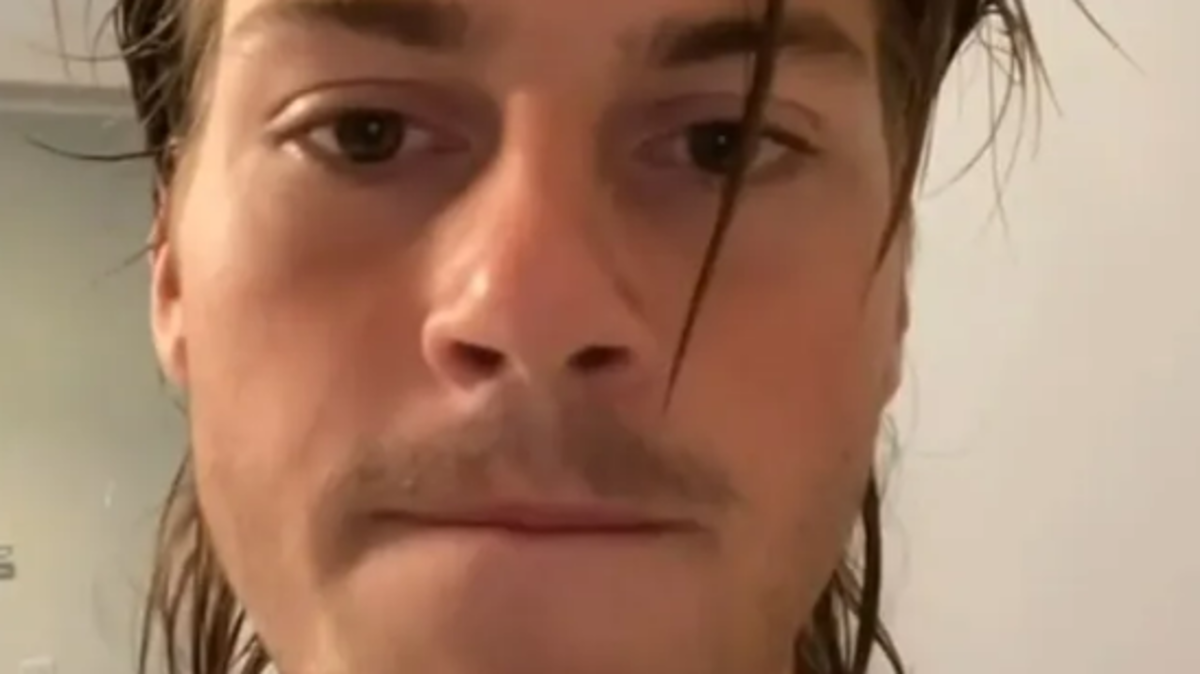 Aussie singer Ruel baffled by frustrating hotel shower | Nine.com.au