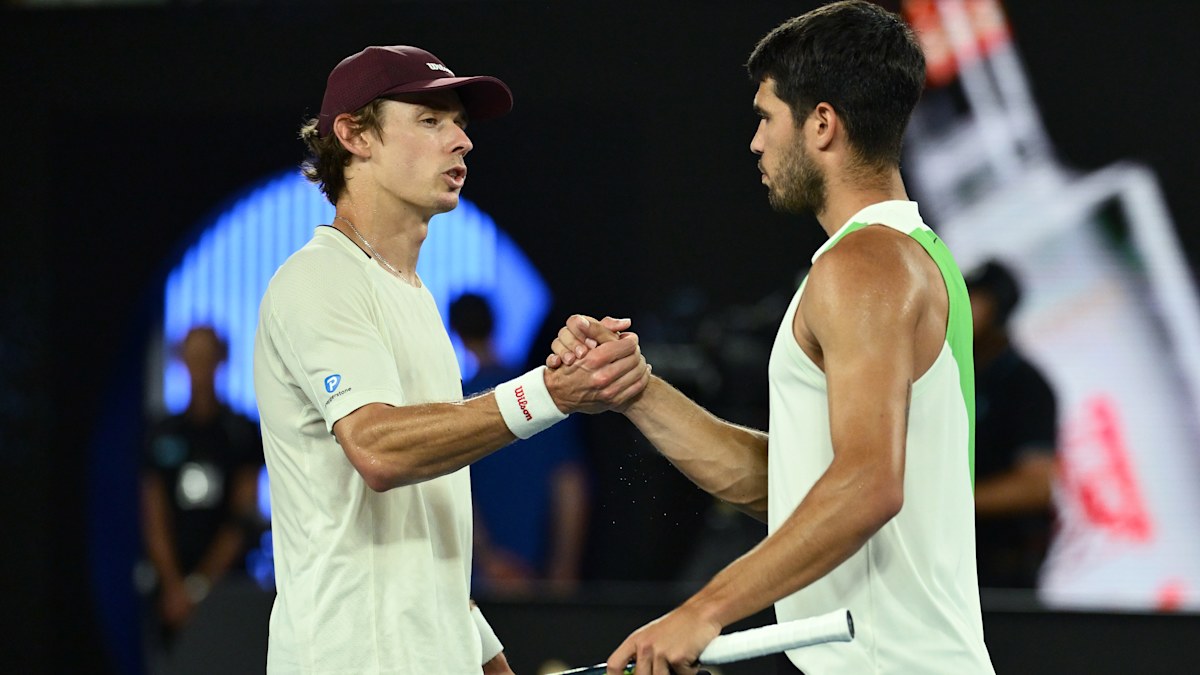 Score Alex de Minaur versus Carlos Alcaraz; Todd Woodbridge legt uit waarom Carlos Alcaraz na winst in de kwartfinales nog steeds ‘verslaanbaar’ is