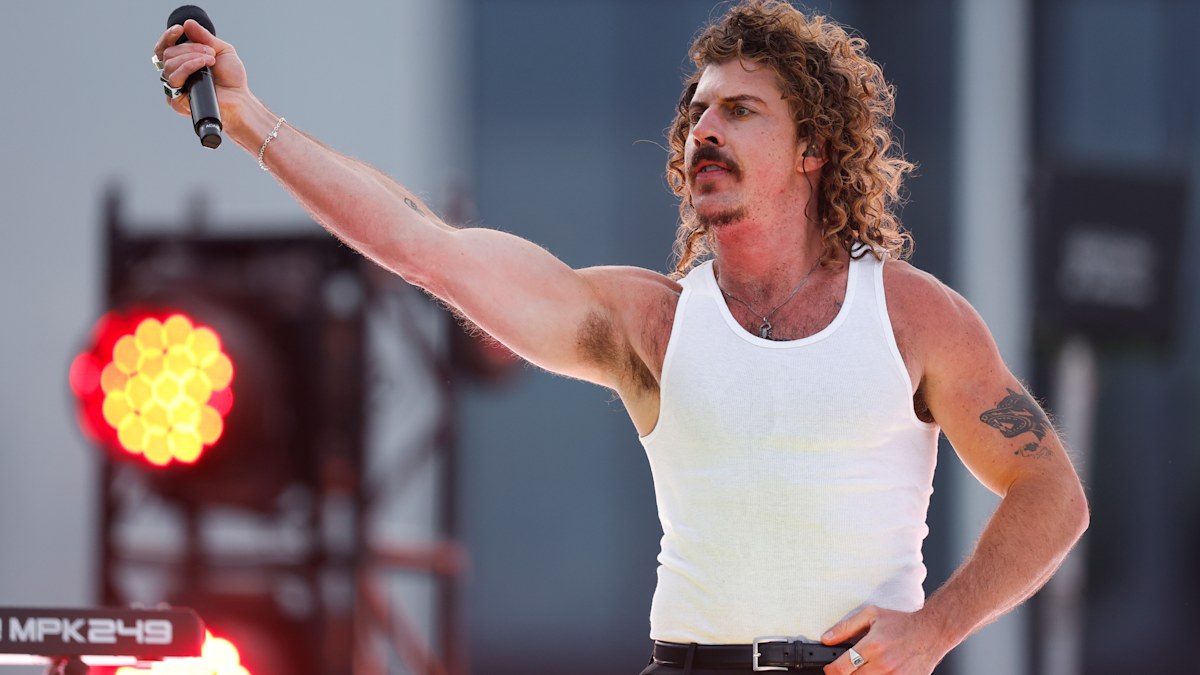 Music stars rock AFLW grand final as coaches make team calls