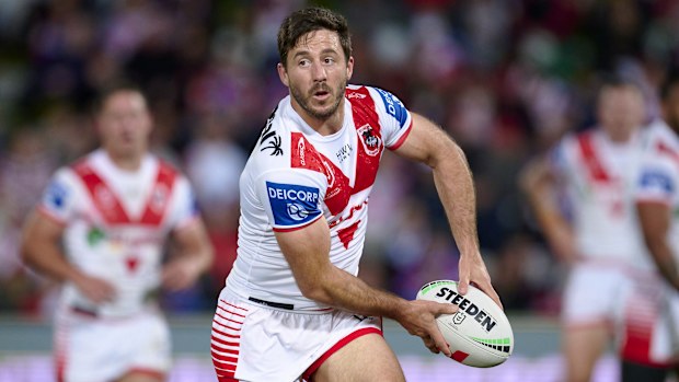 Ben Hunt pictured in action for the St George Illawarra Dragons in 2023