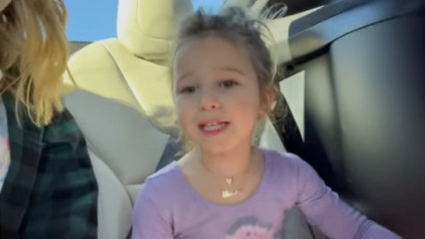 Hilary Duff daughter Banks in car without carseat. 