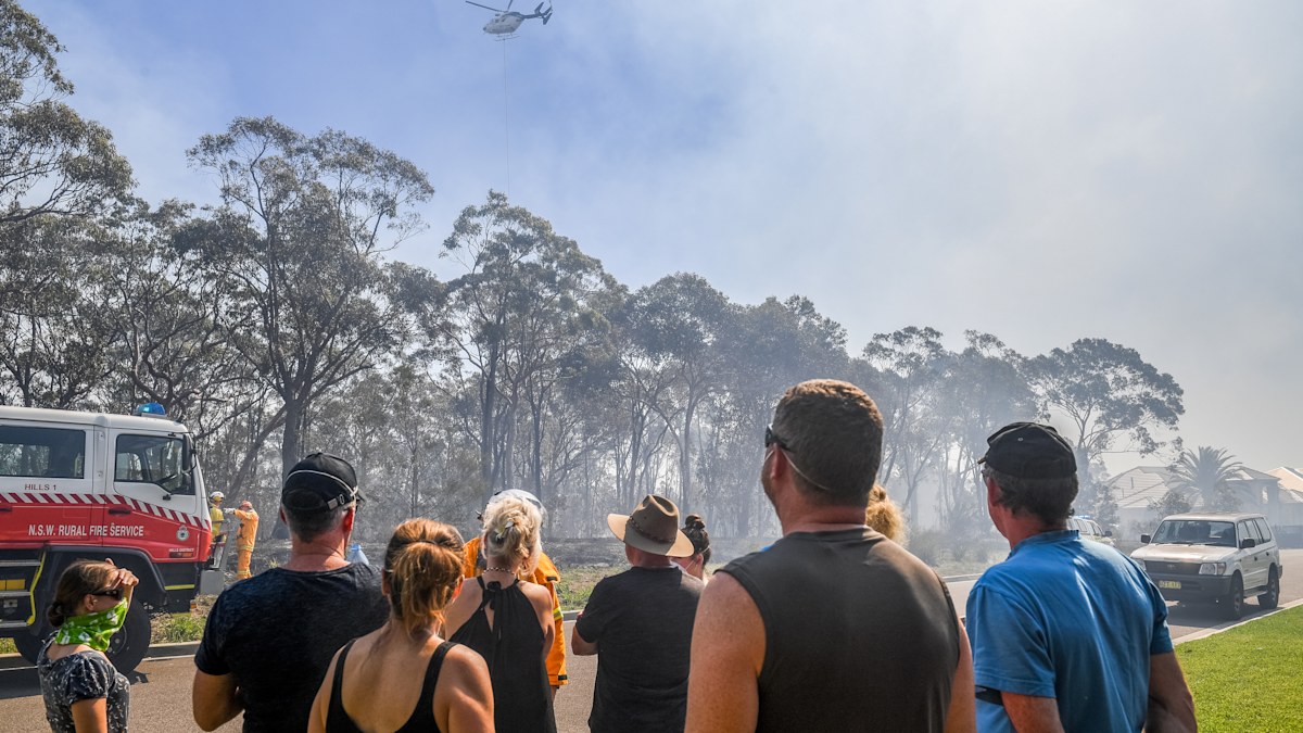 Sydney bushfire: Police hunt for 'sickening' firebugs as origin of ...