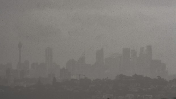 SMH News Sydney. Sydney Weather. Photo shows, Rain rolls across the Sydney basin. Photo Peter Rae. Tuesday 5 Oc