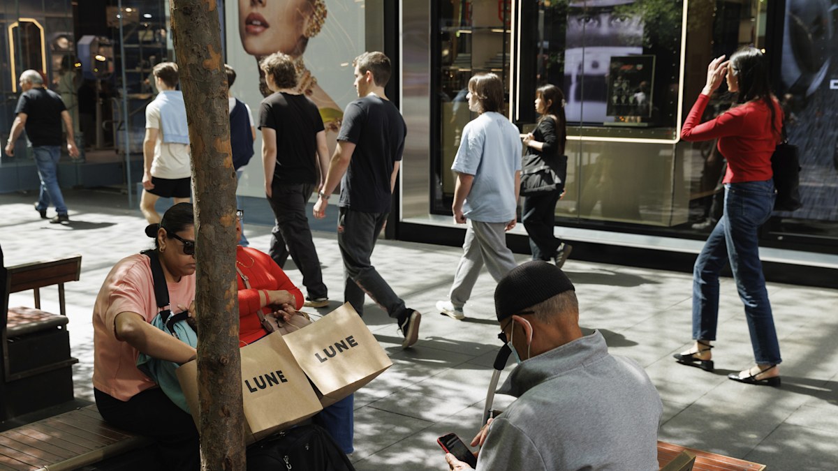 Australian economy to battle through 'patchy' year ahead, Oxford ...