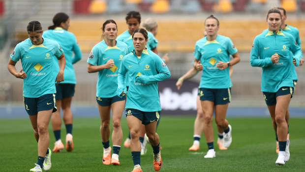 BRISBANE, AUSTRALIA - JULY 17: Katrina Gorry and team run during an Australia Matildas training session ahead of the FIFA Women's World Cup Australia & New Zealand 2023 Group B match between Australia and Ireland at Queensland Sport and Athletics Centre on July 17, 2023 in Brisbane, Australia. (Photo by Chris Hyde/Getty Images)