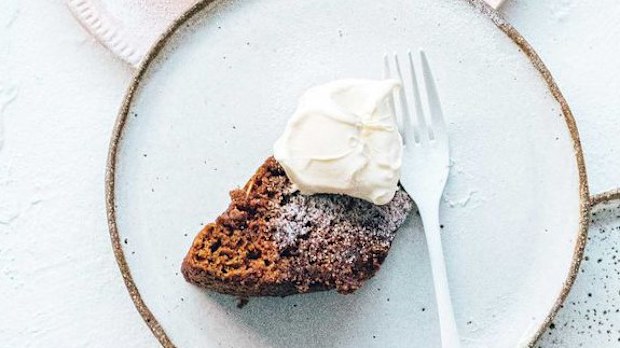 Slow cooker sticky date pudding