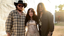 It was a Cyrus family reunion back stage, with Braison, Noah, and Billy Ray snapping a pic backstage.