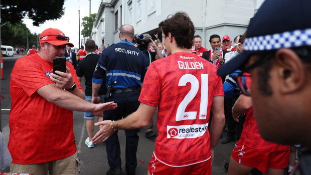 Errol Gulden high fives a fan on the march to the SCG.