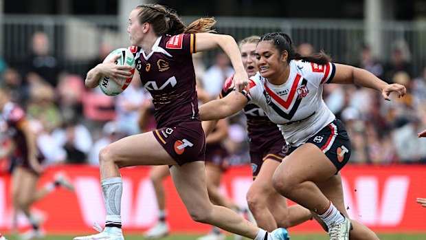 Broncos star Tamika Upton breaks through the defence during the match against the Roosters.