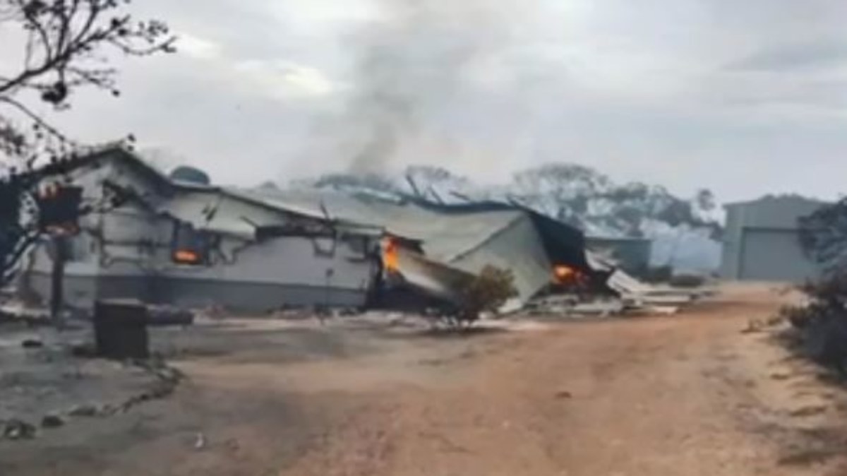 WA bushfires: Homes, buildings destroyed as bushfires tear through ...