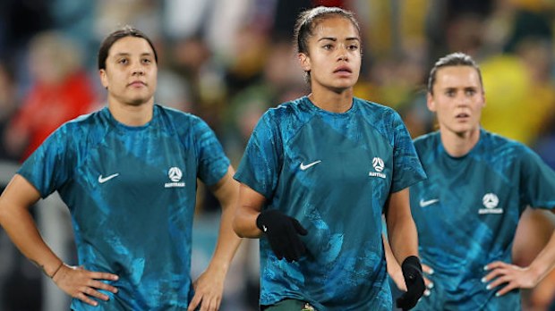 Sam Kerr, Mary Fowler FIFA Kadınlar Dünya Kupası 2023 Yarı Finali sırasında,