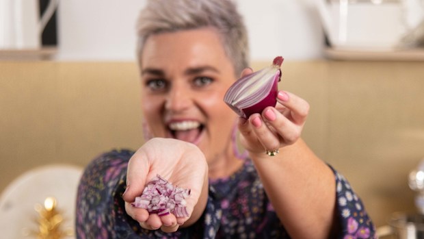Jane de Graaff demonstrates the easy onion  dicing hack