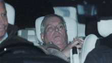 Andrew Mountbatten Windsor looper