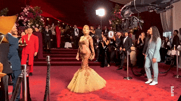 Glambot Jennifer lopez looper golden globes red carpet 2026