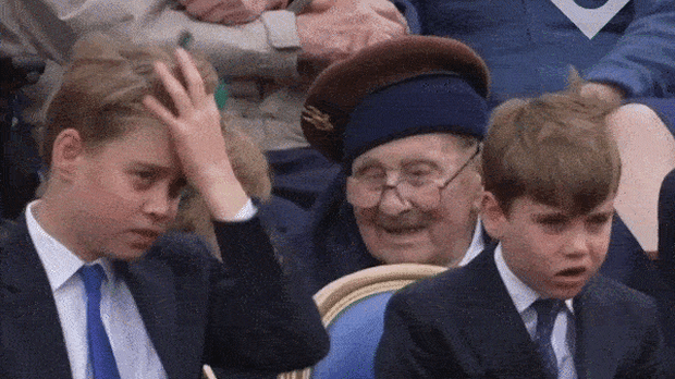 Prince Louis looper Prince George VE Day celebrations