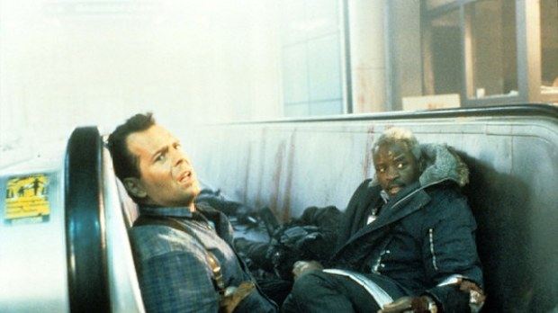 Bruce Willis and Art EVans in Die Hard 2