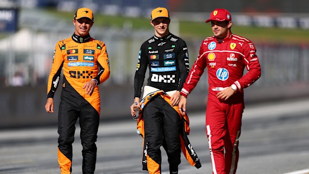 Lando Norris, Piastri ve Leclerc, Avusturya Grand Prix'sindeki sıralama sonrası bir arada.