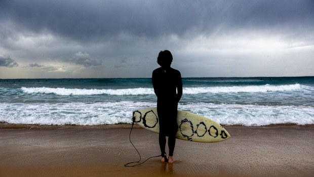 A surfer gauges current conditions at Maroubra beach, ahead of an increased swell in Sydney, Friday, 27 March 2026.