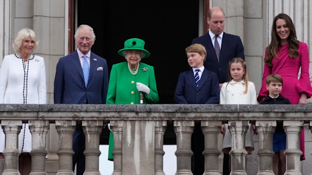 Queen Elizabeth II stands on the balcony with the Royal family during the Platinum Jubilee Pageant outside Buckingham Palace in London, Sunday, June 5, 2022, on the last of four days of celebrations to mark the Platinum Jubilee.  
