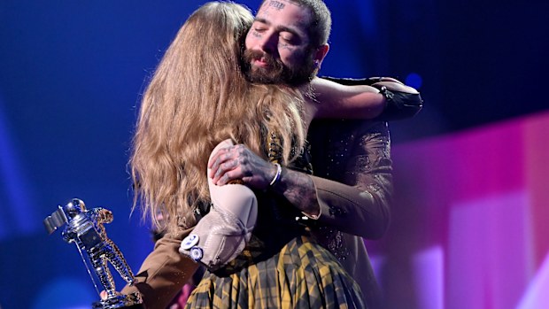 ELMONT, NEW YORK - SEPTEMBER 11: (L-R) Taylor Swift and Post Malone accept the Best Collaboration award for "Fortnight" on stage during the 2024 MTV Video Music Awards at UBS Arena on September 11, 2024 in Elmont, New York. (Photo by Noam Galai/Getty Images for MTV)