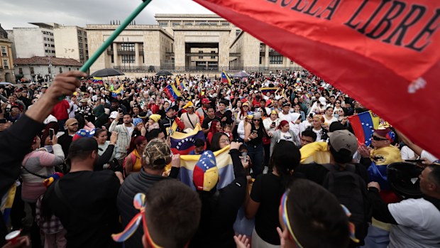 Venezuelans celebrate in Bogotá, Colombia, Saturday, Jan. 3, 2026, after U.S. President Donald Trump announced that U.S. forces had captured Venezuelan President Nicolás Maduro. (AP Photo/Jose Vargas)