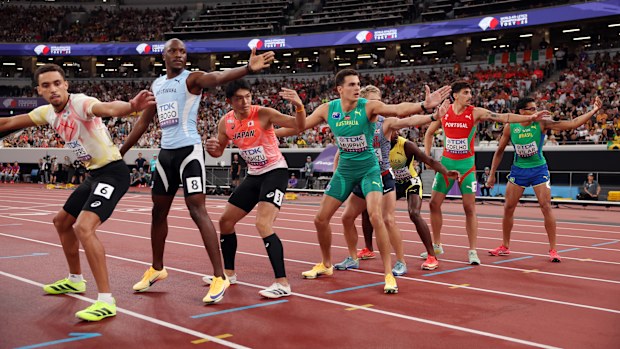 Aidan Murphy (Australian shirt) waiting to receive the baton from Reece Holder.
