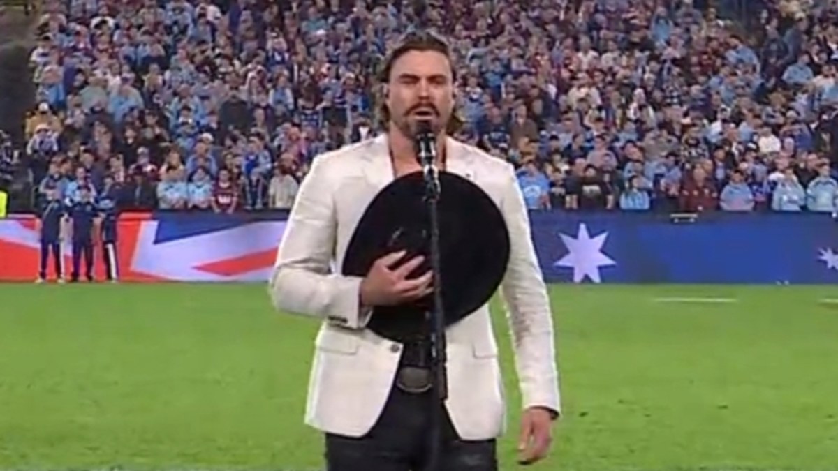 State of Origin national anthem performance: Country singer Robbie Mortimer responds to criticisms of Game One show