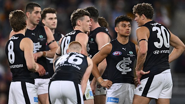 BRISBANE, AUSTRALIA - SEPTEMBER 23: Blues players look dejected after losing the AFL Second Preliminary Final match between Brisbane Lions and Carlton Blues at The Gabba, on September 23, 2023, in Brisbane, Australia. (Photo by Quinn Rooney/Getty Images)