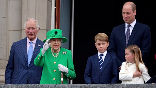 (L-R) Prince Charles, Queen Elizabeth II, Prince George, Prince William and Princess Charlotte on the balcony during the Platinum Jubilee Pageant outside Buckingham Palace in London, Sunday June 5, 2022, on the last of four days of celebrations to mark the Platinum Jubilee. 