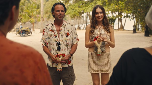 Walton Goggins and Amy lou Wood in The White Lotus season 3