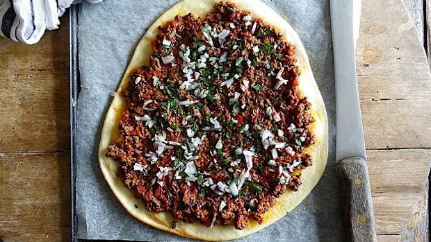 Middle Eastern pizza (lahmajun)