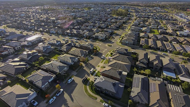 Unions say giving landlords tax discounts is hurting Aussie workers