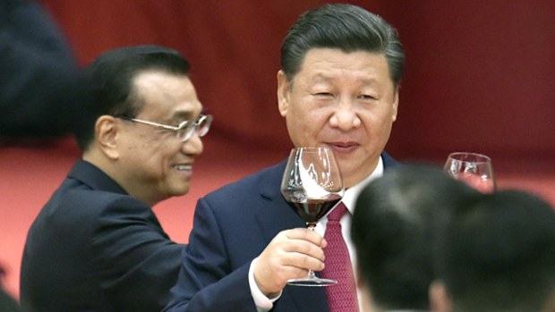 Chinese President Xi Jinping (R) and Premier Li Keqiang raise their glasses during a reception celebrating National Day in the Great Hall of the People in Beijing. (AAP)