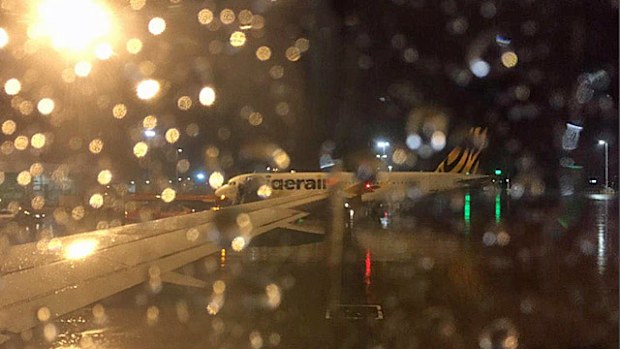 Passenger Corey Ginnivan tweeted a picture from the grounded plane.