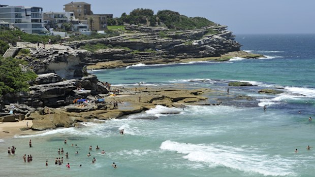 People enjoy the water at Tamarama Beach in Sydney, January, 2017. (AAP)
