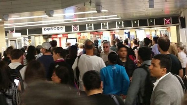 The scene from Wynyard station during an evacuation at peak hour. (Twitter/@raviastar)