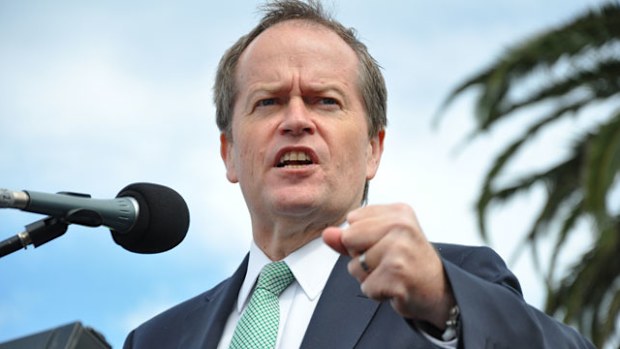 Bill Shorten addresses a rally of striking teachers in Perth. (AAP)