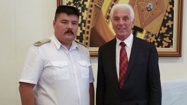 The leader of the Zabaikal Cossack Society of Australia, Semyon Boikov (left), posing for a picture with NSW Labor MP Nick Lalich at the Serbian Club in Middleton Grange, Sydney. (AAP)