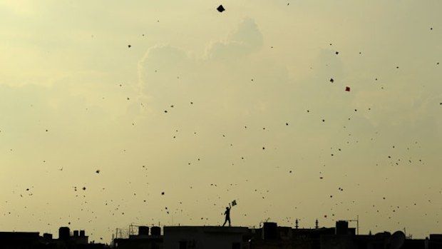 A boy files a kite over New Delhi as hundreds join in the annual Independence Day spectacle. (AAP)