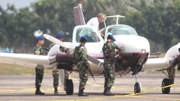 Indonesian air force officers check the small Australian plane. (AAP)