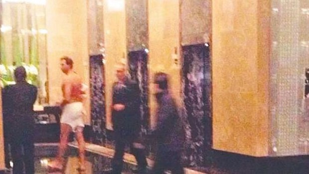 Grant Hackett seen searching for his son in his underwear at Melbourne's Crown Casino. (Twitter user @TripleMSydney)