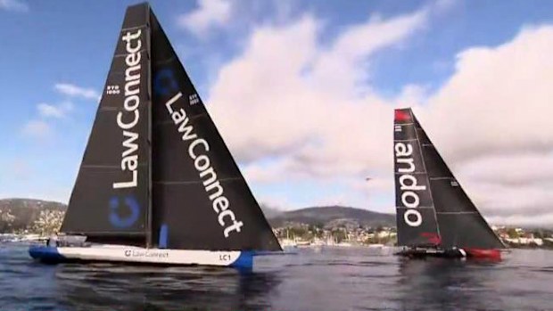 LawConnect (left) and Andoo Comanche go down to the wire in the 2023 Sydney to Hobart.