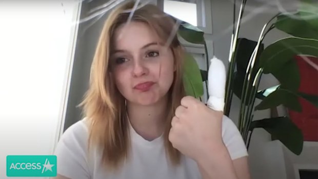 Ariel Winter accidentally cut off the tip of her thumb